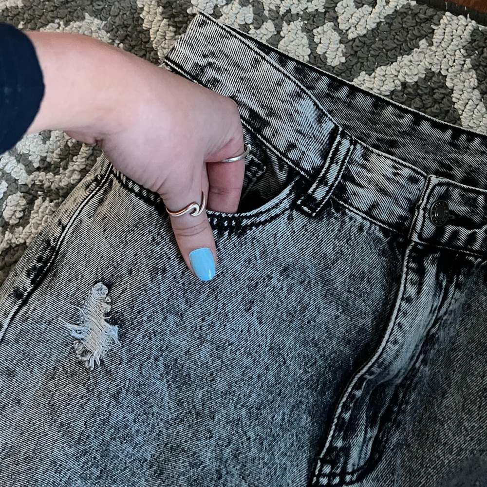 High Waist Ripped Raw Hem Cropped Jeans - Picture 11 of 12